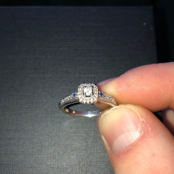 Old ring - Picture 1 of 1